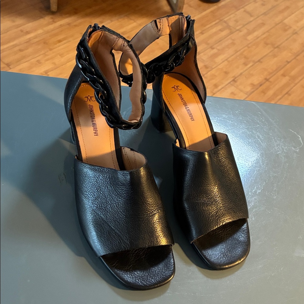 Chic Black Open-Toe Heels with chain Ankle Strap